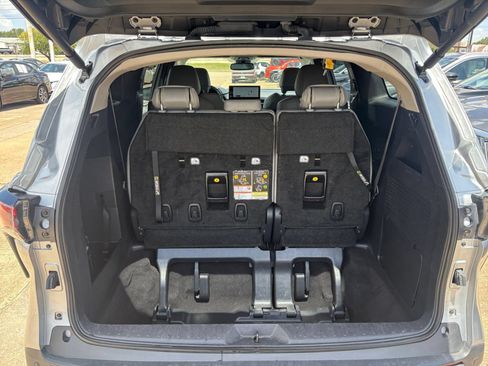 Used 2025 Toyota Sienna XLE FWD image 29