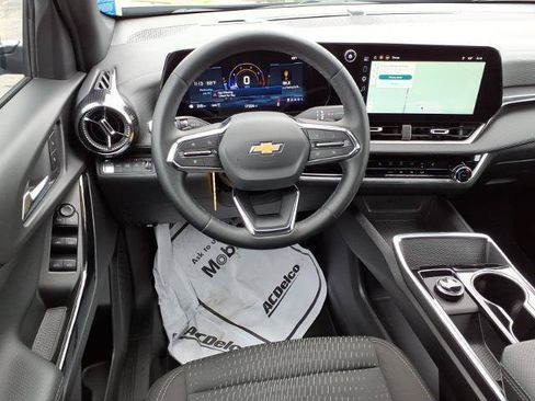 Used 2026 Chevrolet Equinox LT AWD/4WD image 11