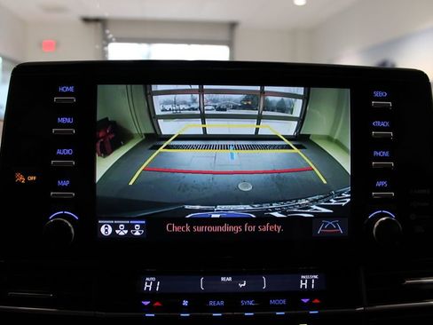 Used 2024 Toyota Sienna Platinum image 16