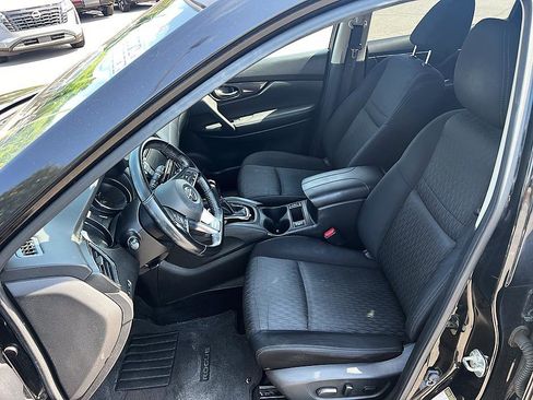 Used 2018 Nissan Rogue SV w/ Sun & Sound Touring Package AWD/4WD image 13