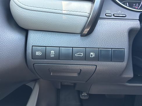 Used 2018 Toyota Camry LE w/ Convenience Package FWD image 35