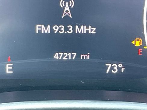 Used 2021 Chrysler Pacifica Touring-L FWD image 11