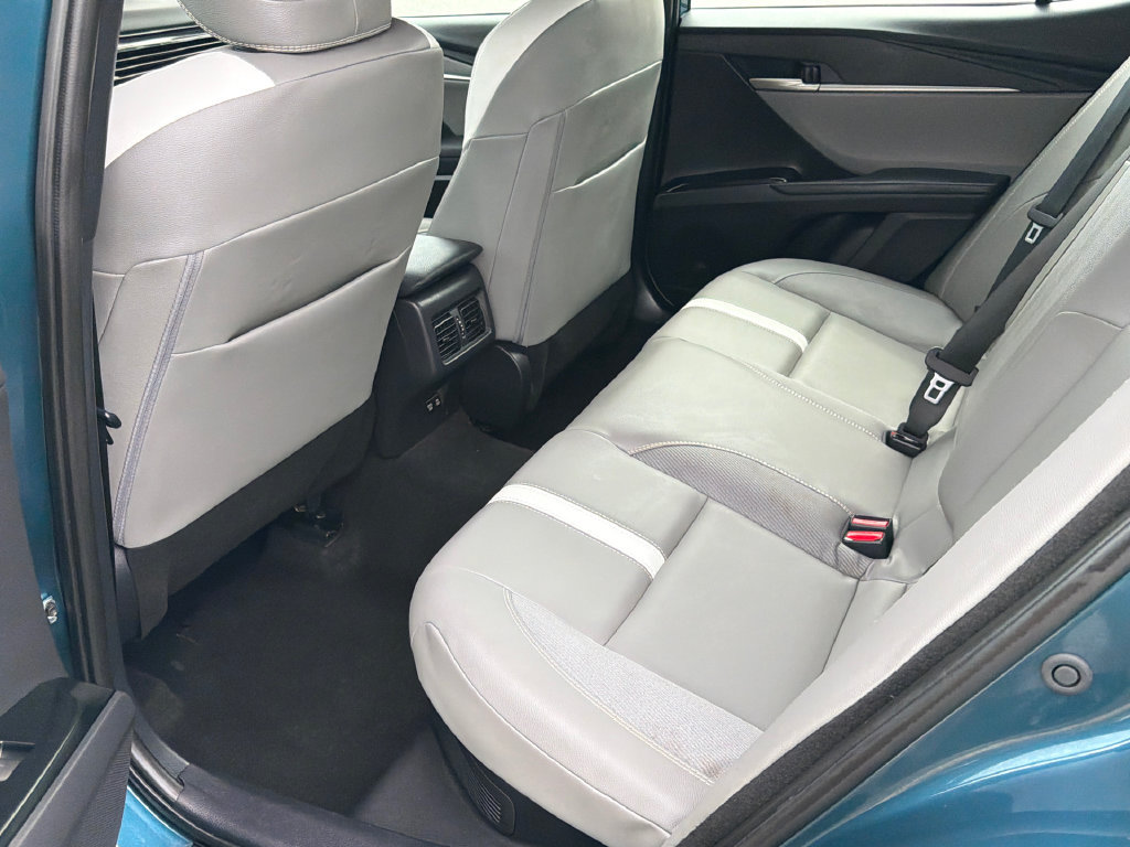 Used 2025 Toyota Camry SE w/ Convenience Package FWD image 16