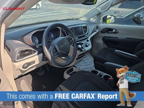 Used 2023 Chrysler Voyager LX FWD image 2