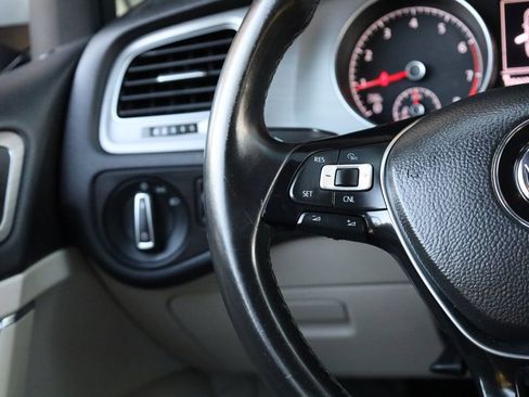 Used 2016 Volkswagen Golf S image 30