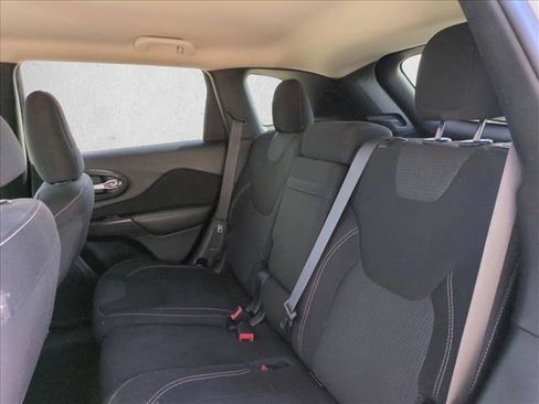 Used 2016 Jeep Cherokee Latitude w/ Comfort/Convenience Group image 17