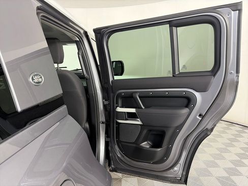 Used 2022 Land Rover Defender 110 AWD/4WD image 27