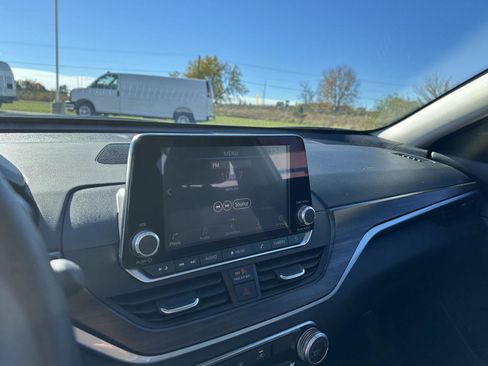 Used 2024 Nissan Altima 2.5 SV image 30