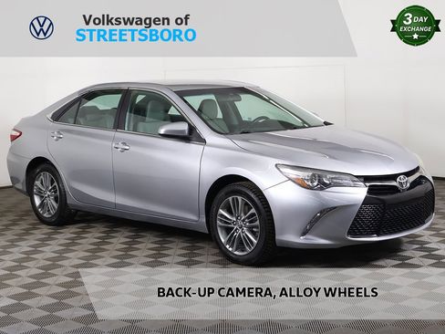 Used 2015 Toyota Camry SE image 1