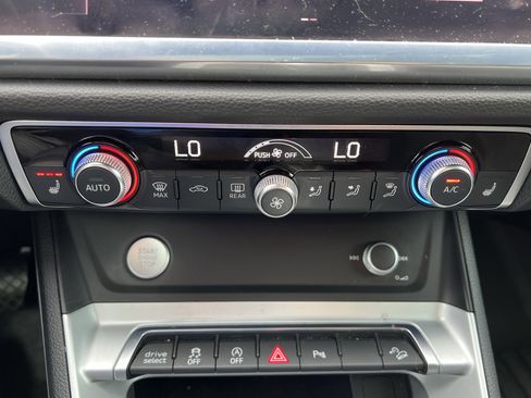 Used 2020 Audi Q3 2.0T Premium image 30