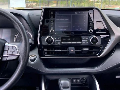 Used 2021 Toyota Highlander L image 7