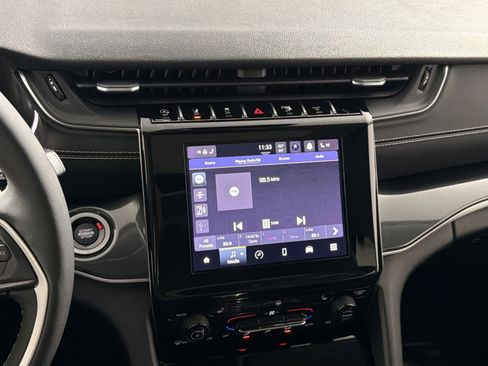 Used 2023 Jeep Grand Cherokee Laredo w/ Luxury Tech Group I image 18