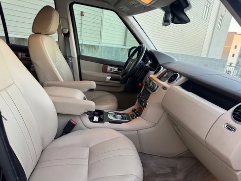 Used 2016 Land Rover LR4 HSE image 32