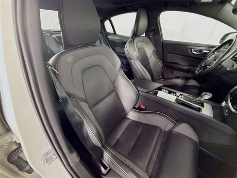 Used 2019 Volvo S60 T6 R-Design image 29