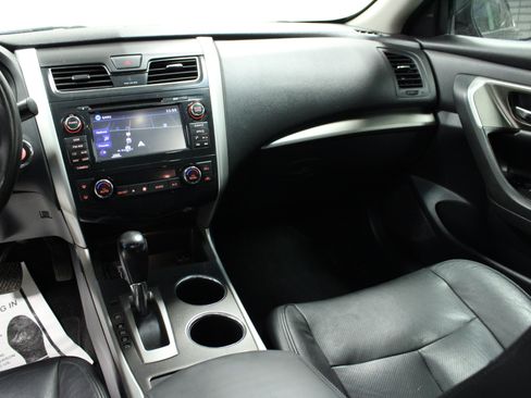 Used 2015 Nissan Altima 2.5 SL w/ Technology Package FWD image 18