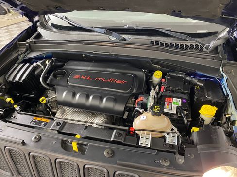 Used 2016 Jeep Renegade Trailhawk image 31