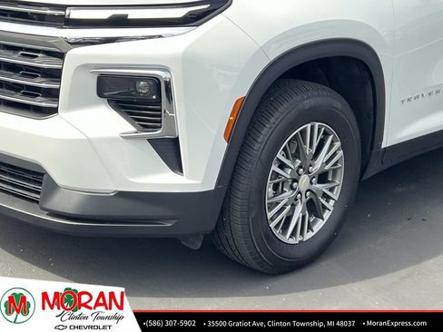 Used 2025 Chevrolet Traverse LT w/ Driver Confidence Package AWD/4WD image 10
