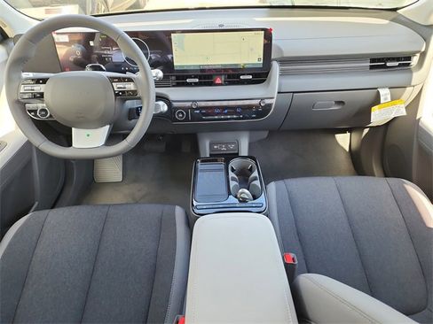 New 2025 Hyundai Ioniq 5 SE image 9