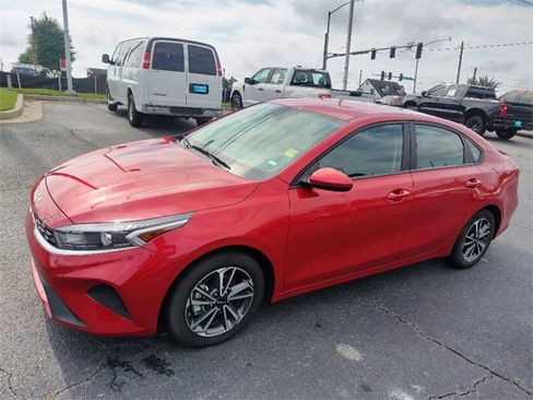 Used 2023 Kia Forte LXS image 3