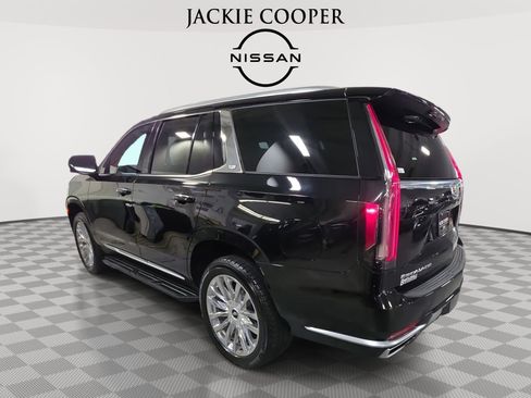 Used 2024 Cadillac Escalade Premium Luxury RWD image 7