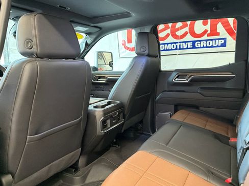 Used 2024 Chevrolet Silverado 1500 High Country w/ Technology Package AWD/4WD image 22