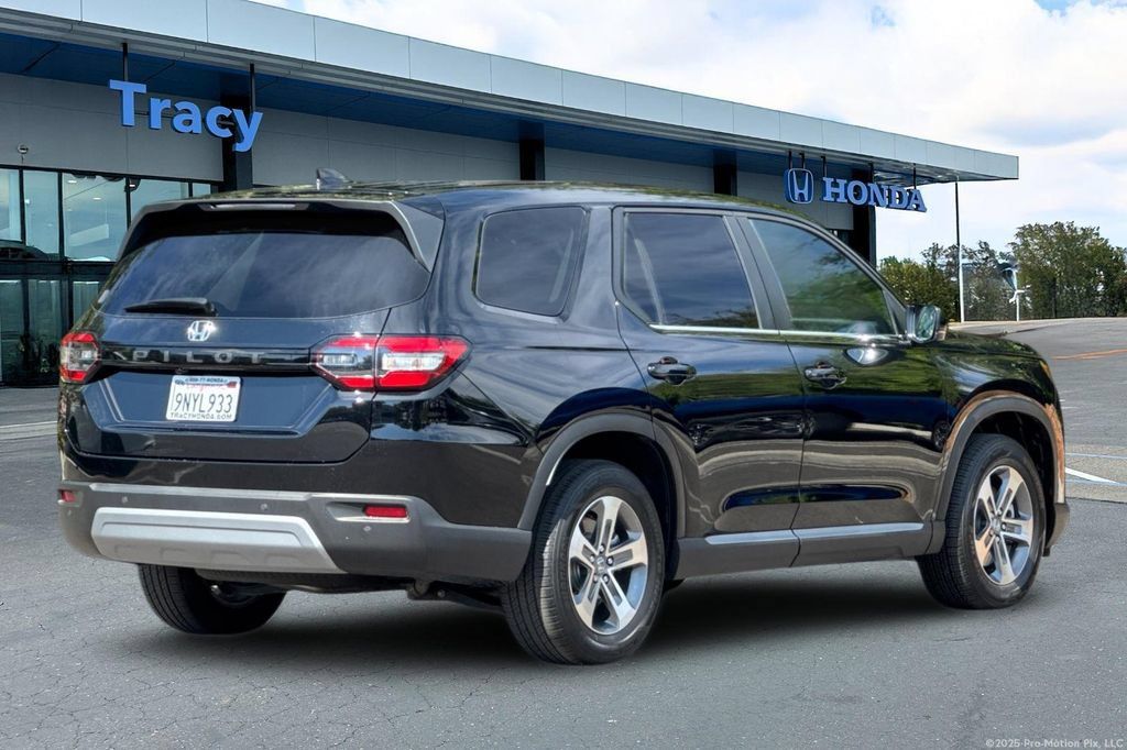 Used 2025 Honda Pilot EX-L image 6