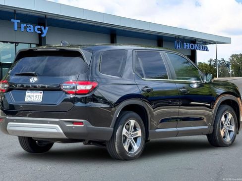 Used 2025 Honda Pilot EX-L image 6