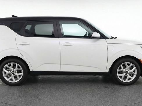 Used 2025 Kia Soul LX w/ LX Technology Package image 11