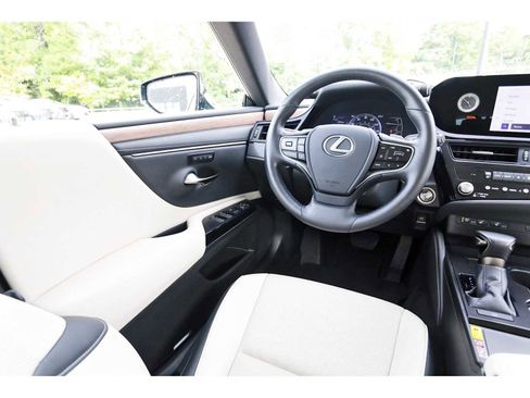 Used 2025 Lexus ES 350 w/ Premium Package FWD image 6
