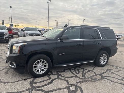 Used 2017 GMC Yukon SLT image 2