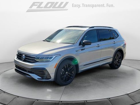 Certified 2022 Volkswagen Tiguan SE R-Line FWD image 4