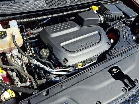 Used 2022 Chrysler Pacifica Touring-L w/ Uconnect Theater Family Group AWD/4WD image 28