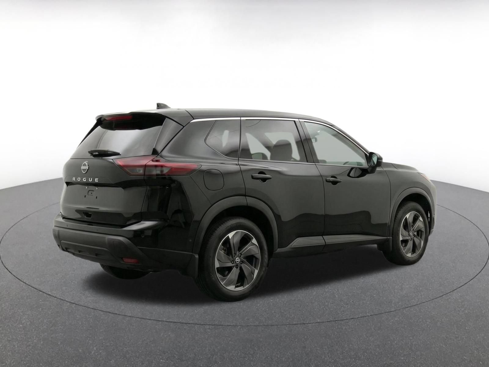 Used 2025 Nissan Rogue SV FWD image 8
