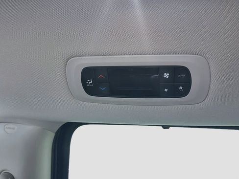 Used 2024 Chrysler Pacifica Touring-L FWD image 25