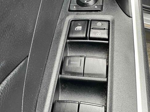 Used 2022 Toyota RAV4 LE AWD/4WD image 24
