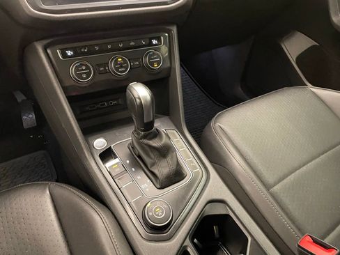 Used 2020 Volkswagen Tiguan SEL AWD/4WD image 18