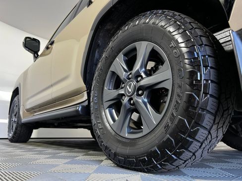 Used 2025 Lexus LX 700h Overtrail AWD/4WD image 32