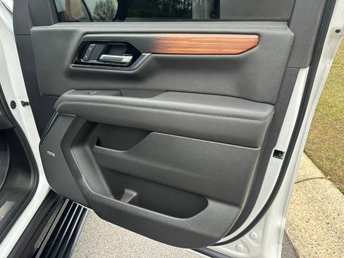 Used 2025 GMC Yukon Denali w/ Denali Reserve Package image 34