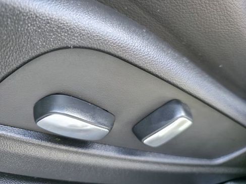 Used 2025 Cadillac XT6 Luxury image 14