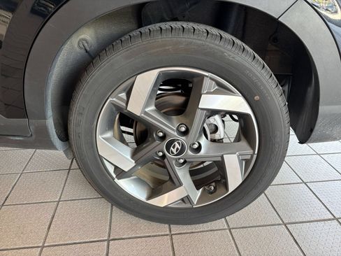 Used 2025 Hyundai Venue SEL FWD image 30