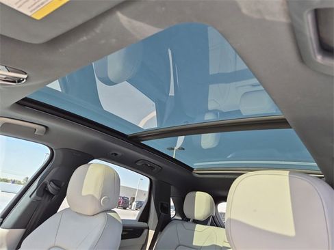 Used 2022 Porsche Cayenne Platinum Edition image 17