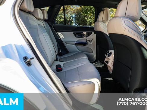 Used 2025 Mercedes-Benz GLC 300 4MATIC image 19