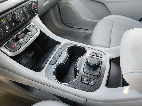 Used 2023 GMC Acadia SLT image 20