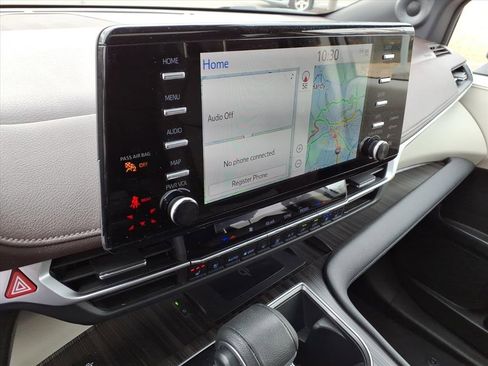 Certified 2023 Toyota Sienna Platinum image 20