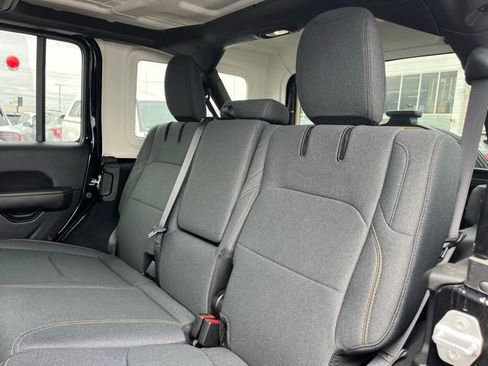 Used 2025 Jeep Wrangler Unlimited Sahara w/ Safety Group AWD/4WD image 35