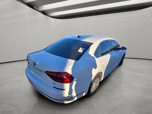 Used 2018 Volkswagen Passat 2.0T SE image 9