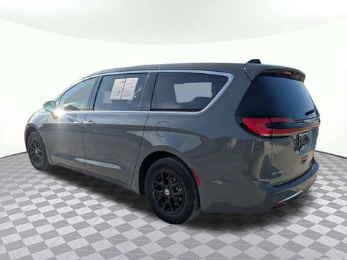 Used 2023 Chrysler Pacifica Touring-L FWD image 6