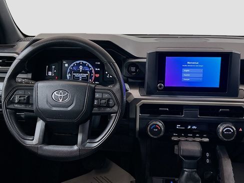 Used 2025 Toyota Tacoma SR5 AWD/4WD image 18