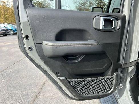 Used 2022 Jeep Gladiator Overland image 20