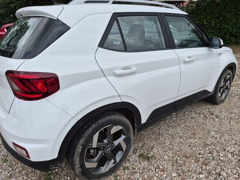 Used 2025 Hyundai Venue SEL FWD image 3